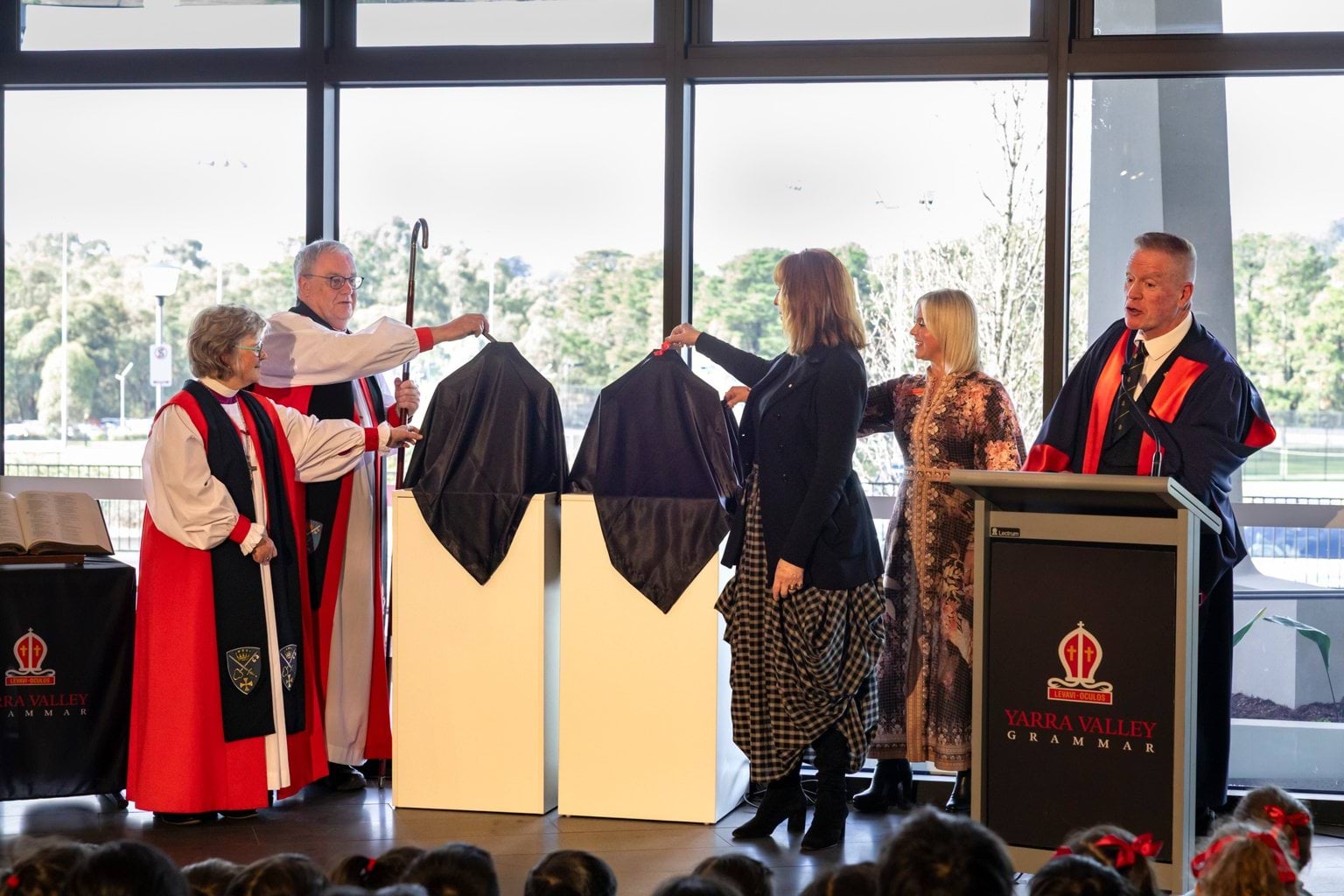 The Governor unveiling a plaque at Yarra Valley Grammar